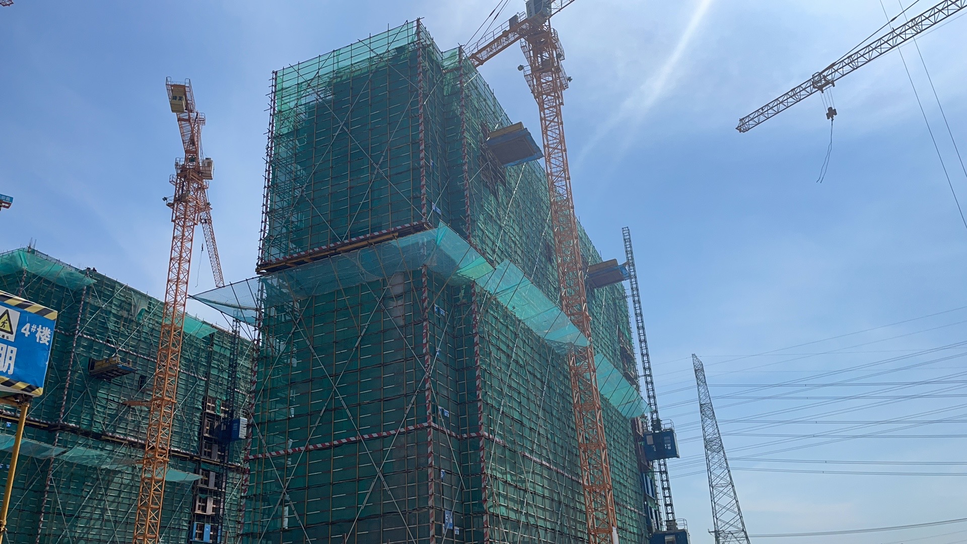 我們是一家集工業與民用建設、安裝、裝修裝飾、地基與基礎、大型土石方、市場開發為一體的施工總承包企業。
